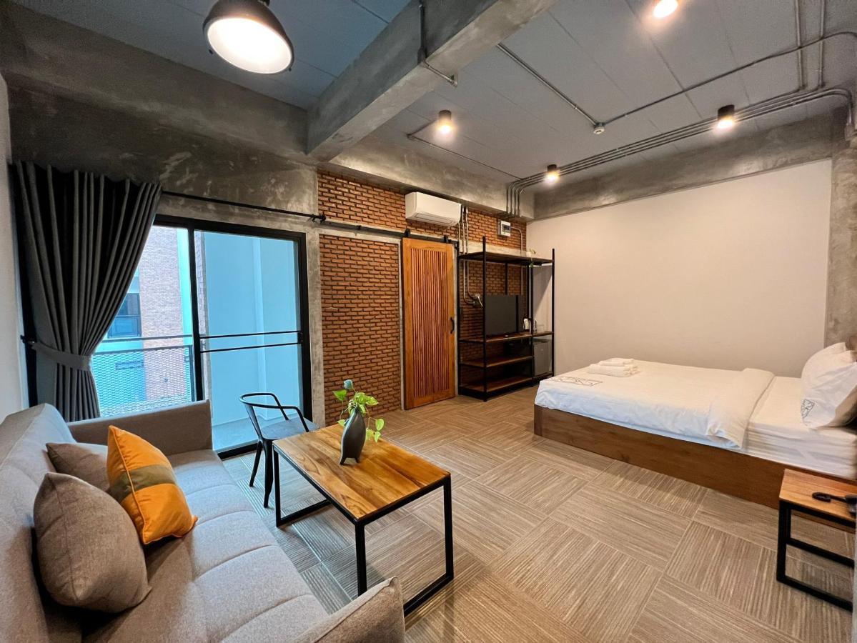 Loft 202 Hotel Bangkok Exterior photo